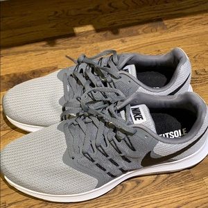 Men’s Nike Run Swift Tennis Shoe Size US 10 NWOT!